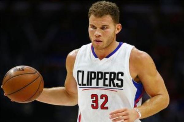 队史独一档！怀特生涯6次单场6三分+3帽，其他人合计3次