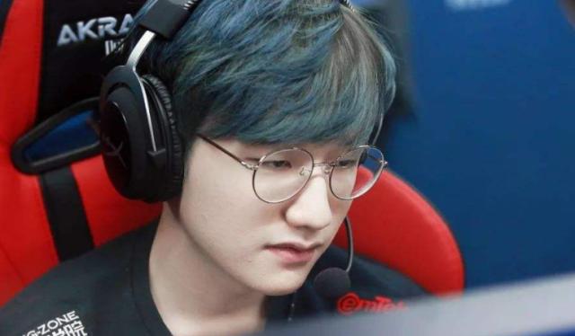 德天空：切尔西仍未正式报价西蒙斯，莱比锡坚持7000万欧要价