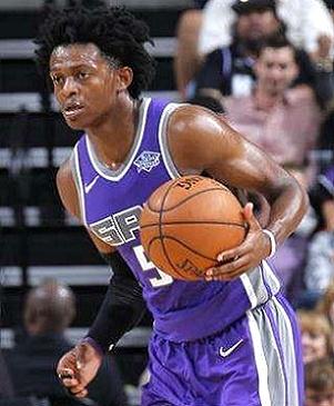 欧文突破两人防守命中三分