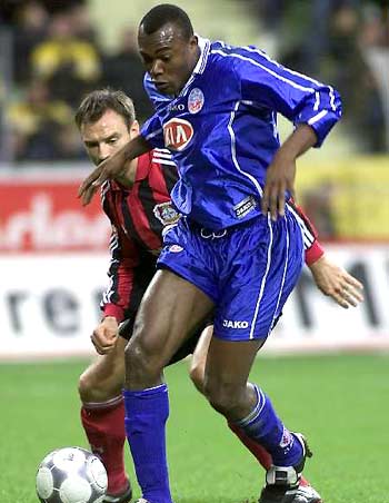 传闻：枪手、蓝军、红军、曼联和拜仁与卡马文加联系在一起