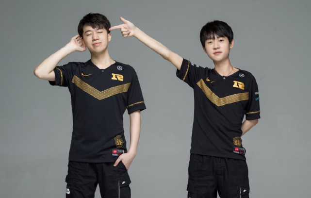 邓亚萍携手 邓亚萍携手